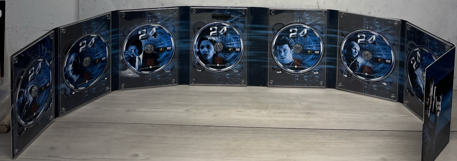24: Kiefer Sutherland Seasons 1 Through 5, 31 DVD Discs