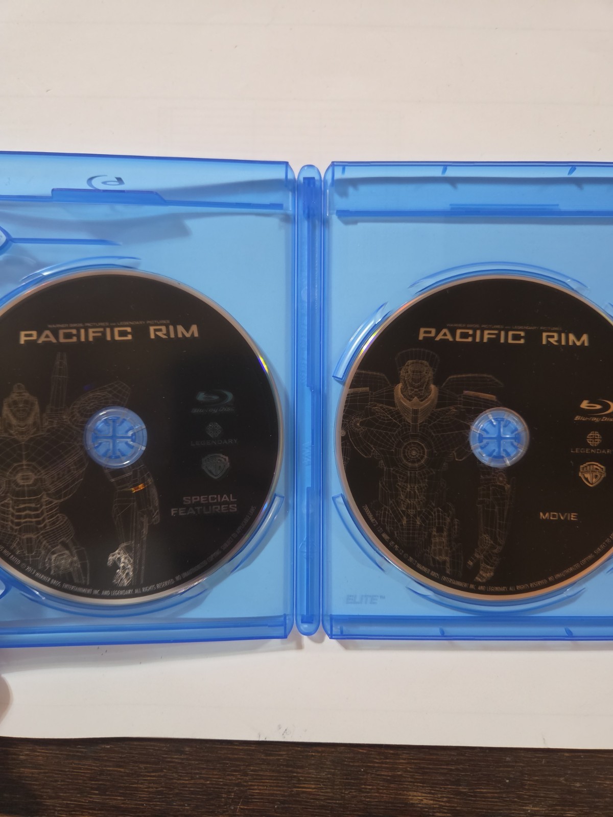 blu ray action movies lot World War Z, Transformers 1-3, Gladiator, Pacific Rim+