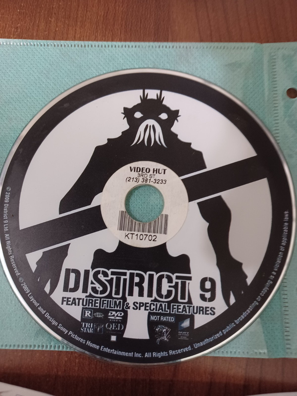 District 9 (DVD & CoverArt ONLY) Very Good