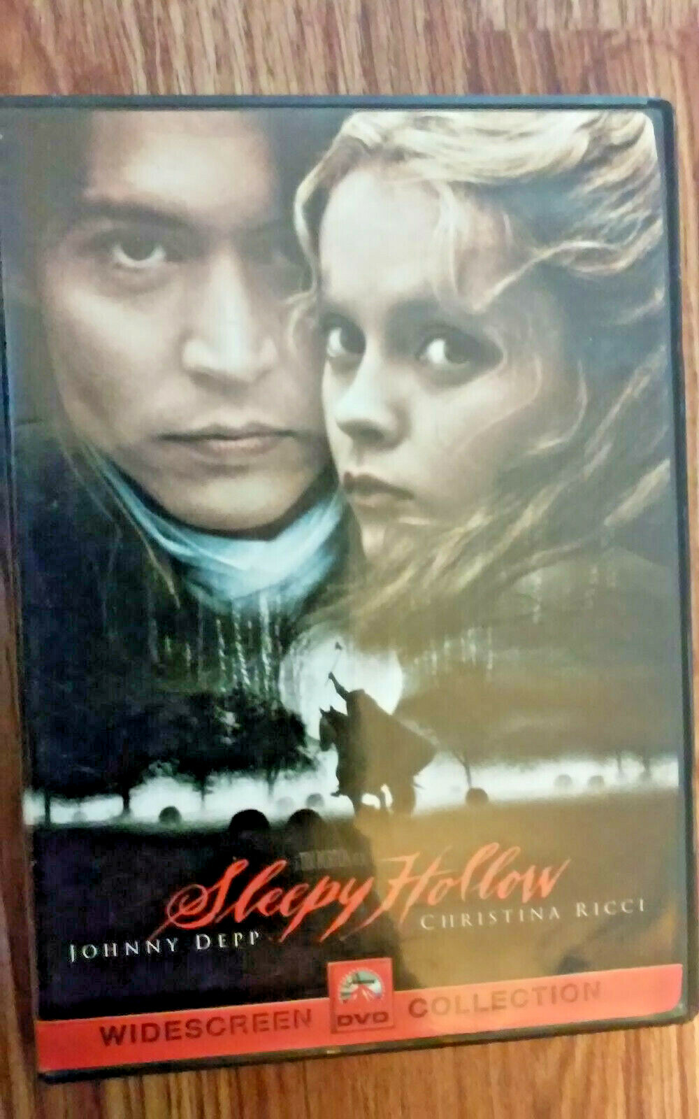 DVD Sleepy Hollow DVD VERY GOOD 1999 105 Minutes Johnny Depp Christina Ricci