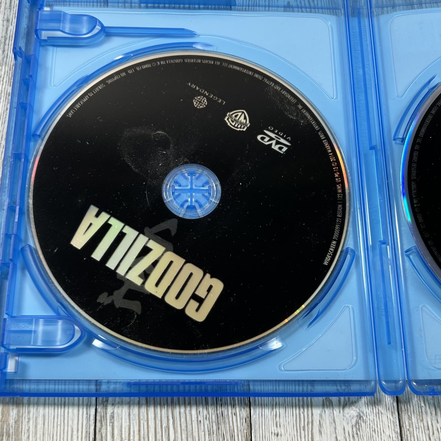 Godzilla Blu-ray 2014 Bryan Cranston Elizabeth Olsen Gareth Edwards