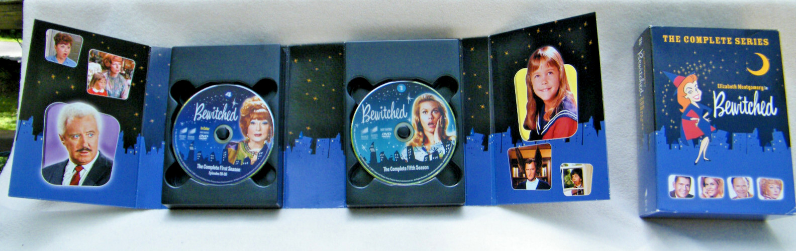 THE COMPLETE SERIES OF BEWITCHED WITH ELIZABETH MONTGOMERY ON 33 DISCS