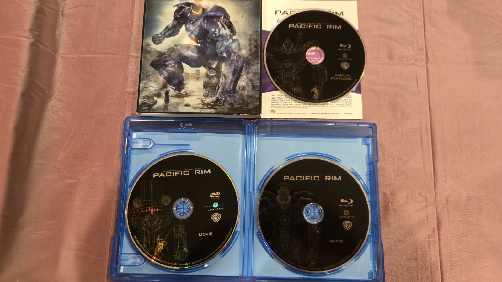 Pacific Rim (Blu-ray, DVD, 2013)