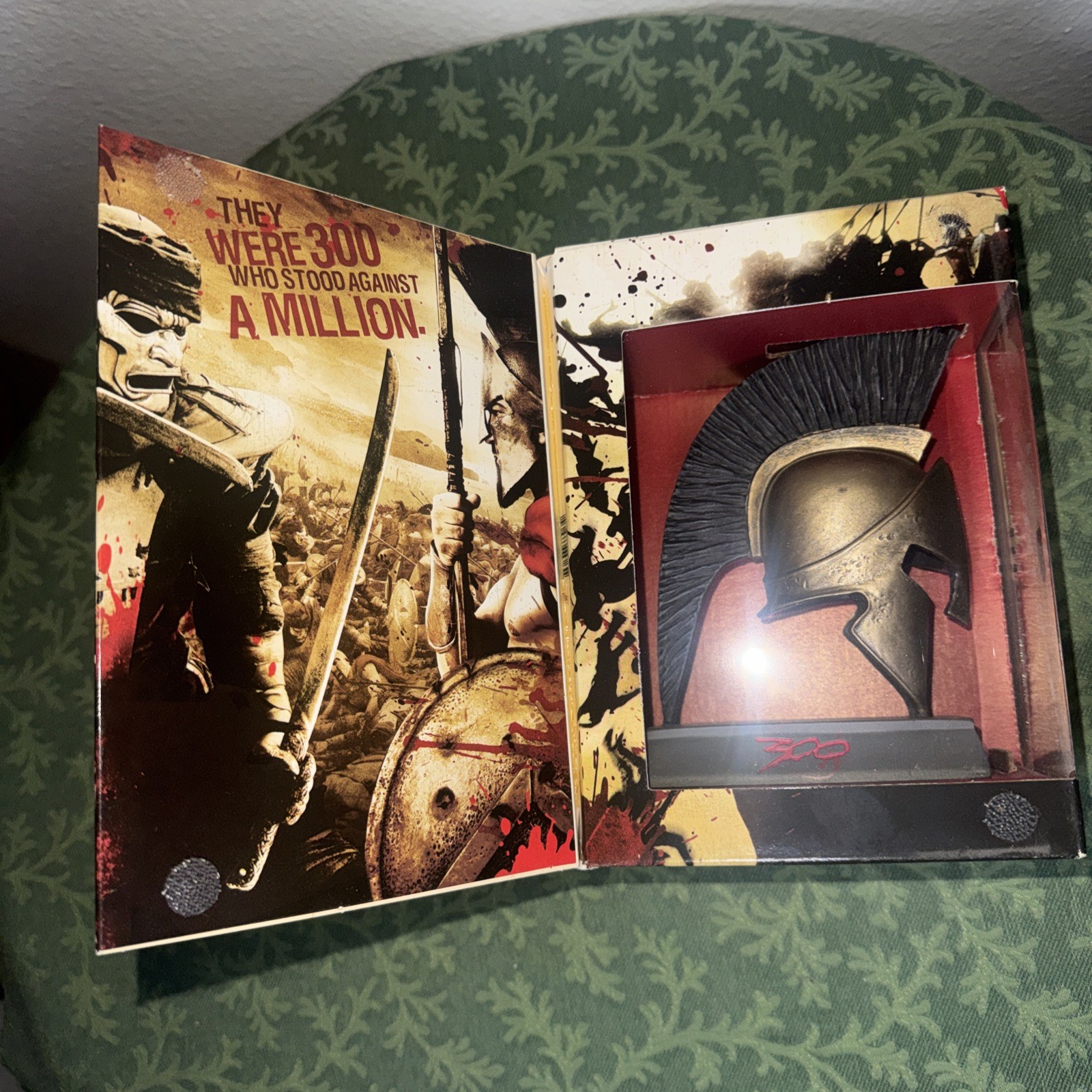 300 DVD NTSC Exclusive 2 Disc Limited Edition SPARTAN HELMET REPLICA New Sealed
