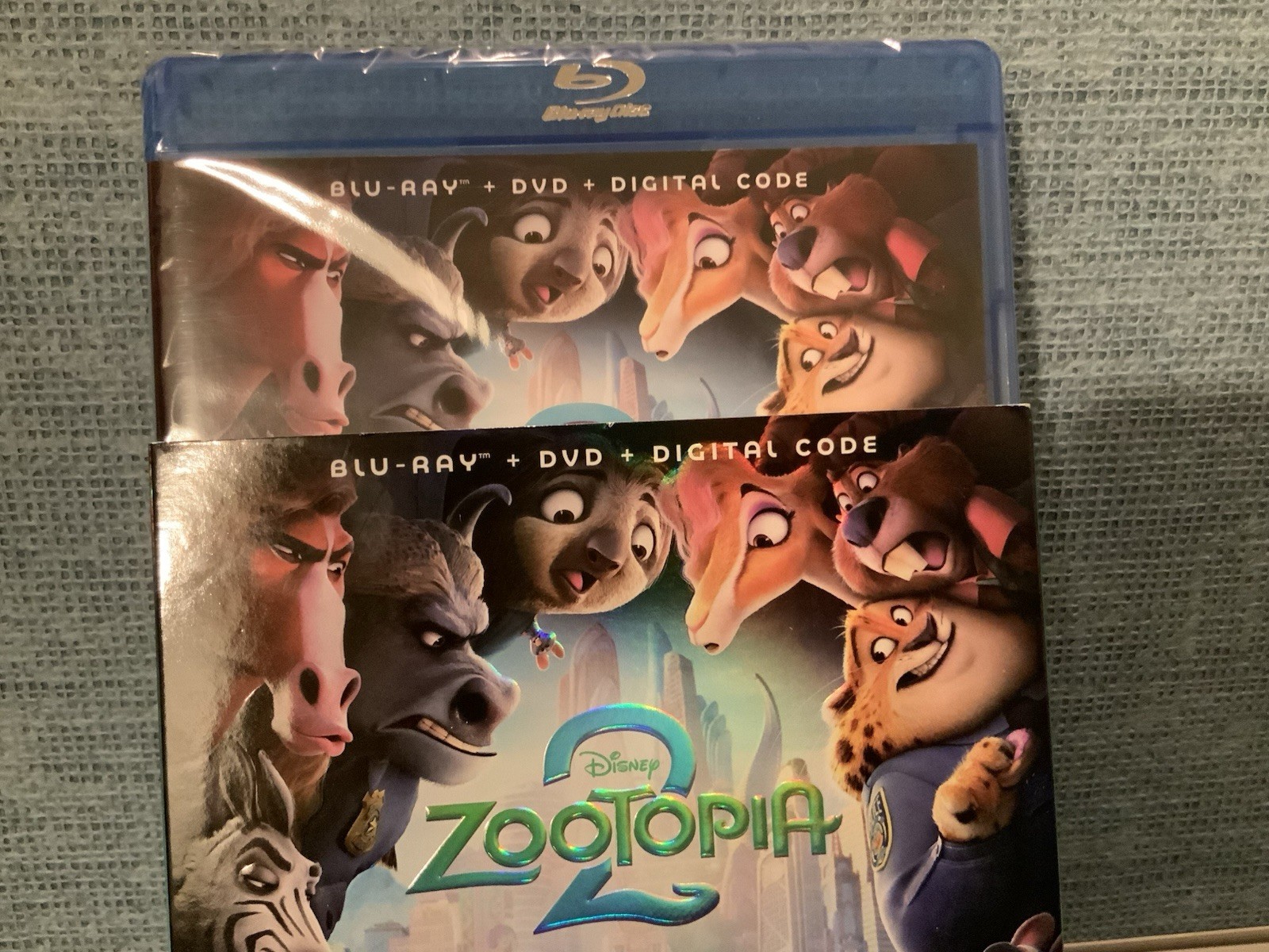 ZOOTOPIA 2, BLU RAY, DVD, DIGITAL CODE, FACTORY SEALED W/slipcase