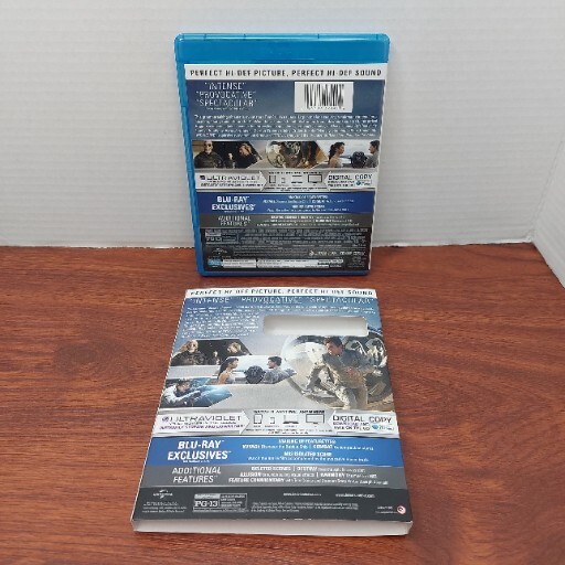 Oblivion Blu-ray/DVD, 2-Disc set, 2013 LIKE NEW Condition! SLIPCOVER!