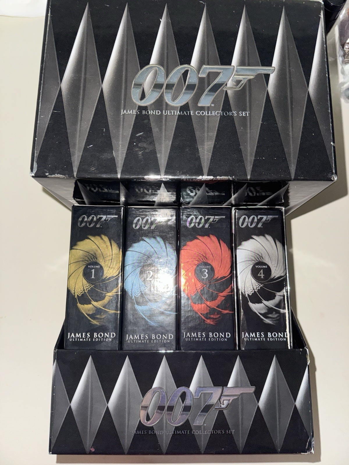 007 James Bond ULTIMATE COLLECTOR’S Set 21 MOVIES 42 Discs w/ BONUS BOOKS