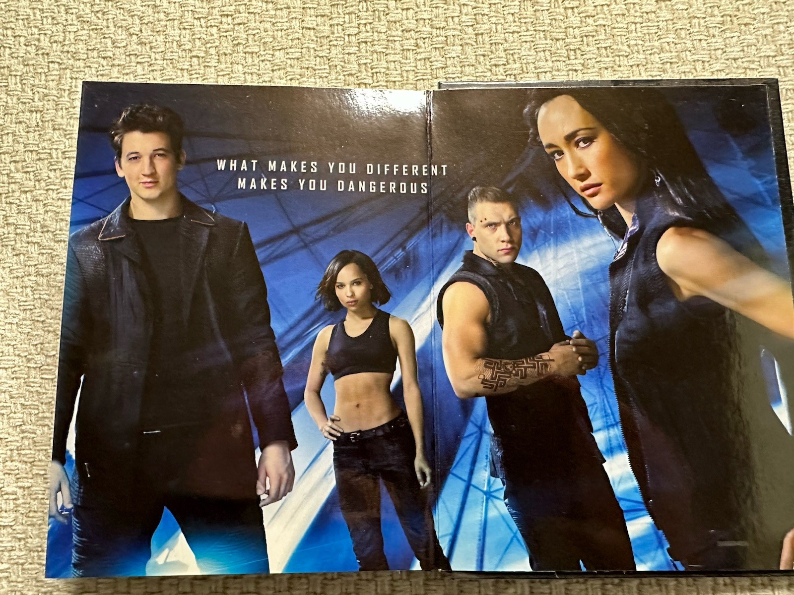 Divergent Blu-ray DVD with 3 DVDs & Book by Virginia Roth included