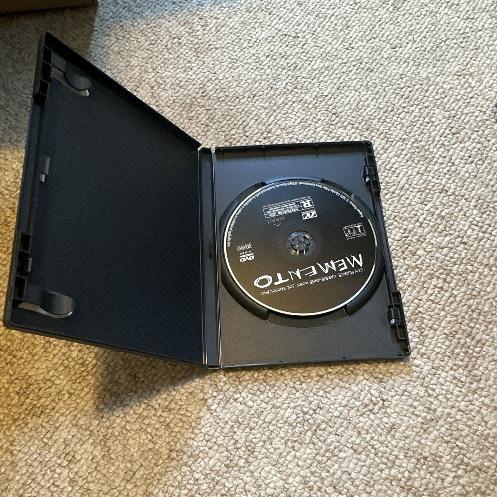 Memento DVD Anamorphic Widescreen R Eng/Spa Sony Pictures 2000 113 min