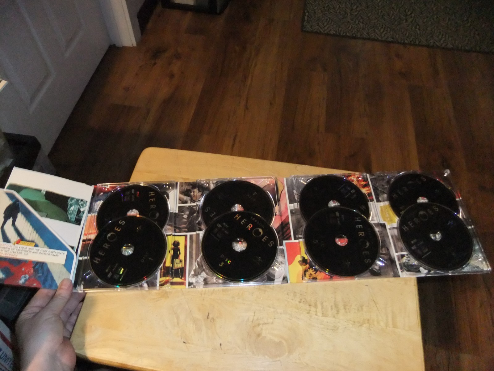 2007 HEROES NBC TV SHOW SEASON 1 COLLECTOR’S ED 8 DVD SET W/CARDS EX-NM TESTED