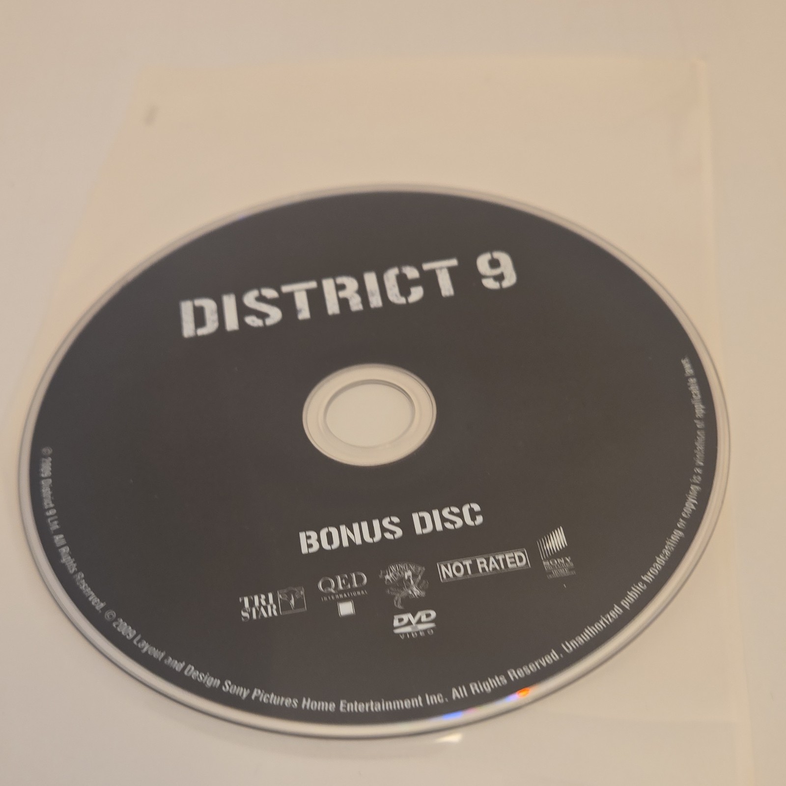 Sony Pictures District 9 DVD 2-Disc Edition R English 112 Min w/ Extras