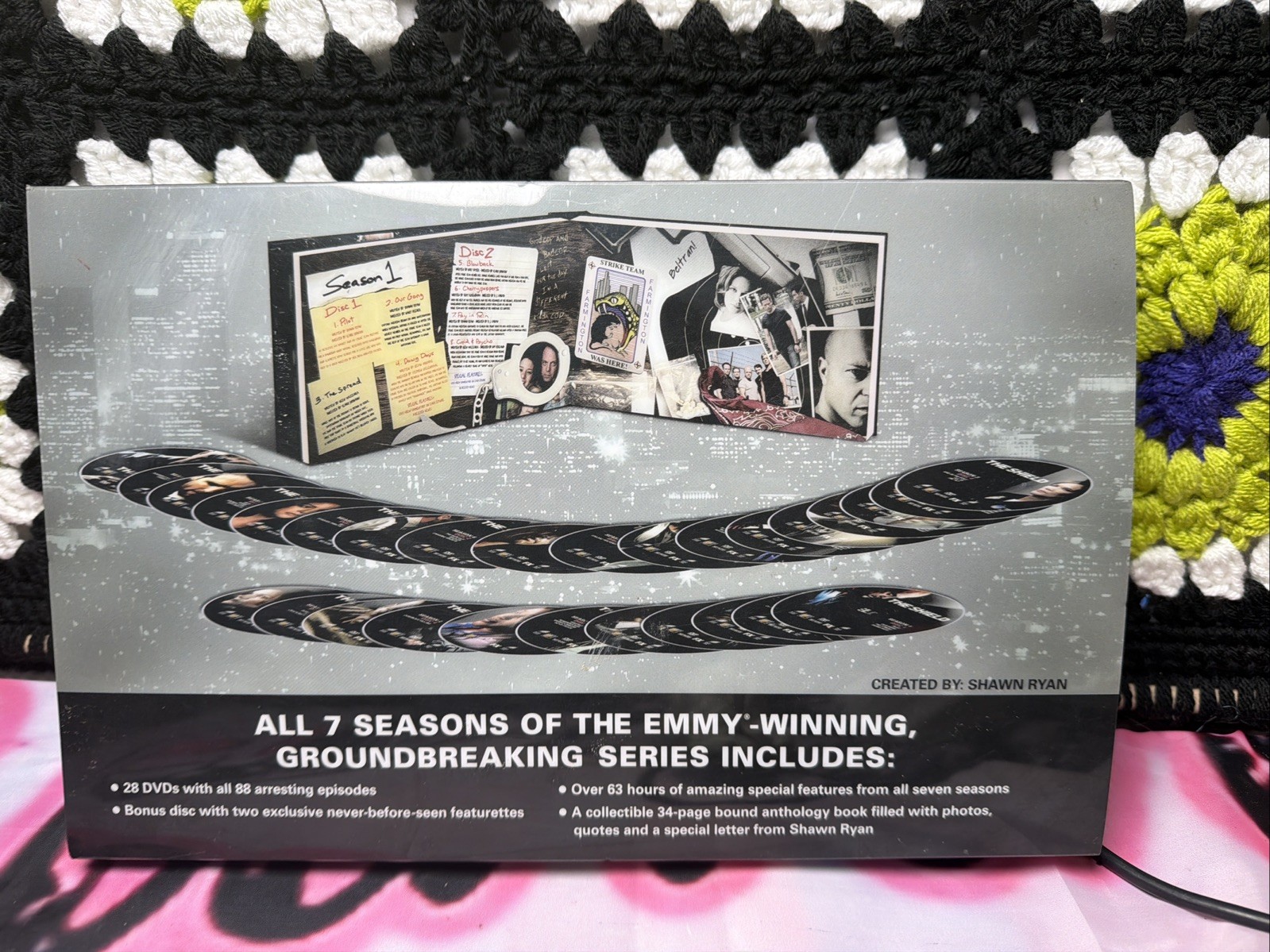 The Shield: The Complete Series Seasons 1-7 – Collector’s Edition Book w DVDs