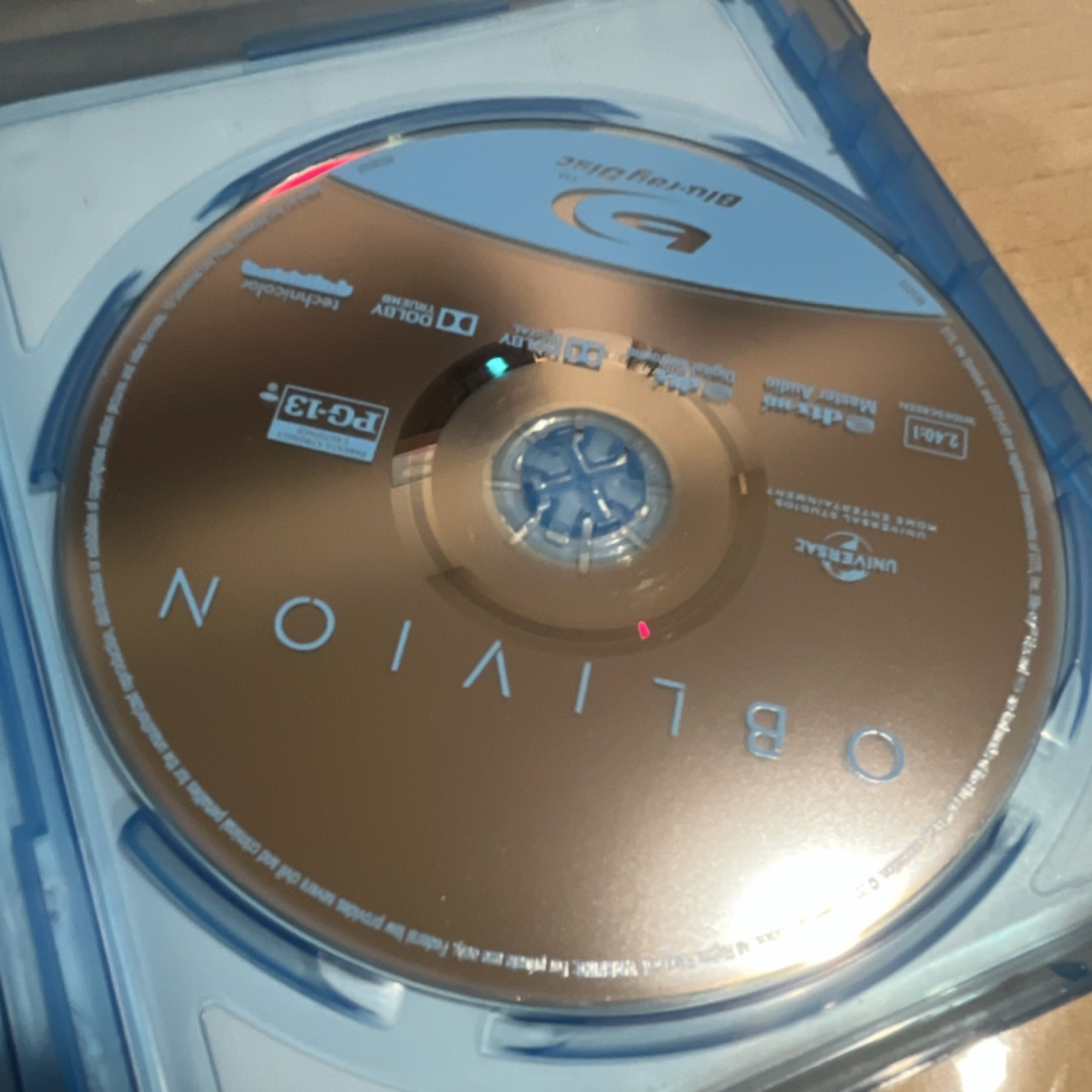 Universal Studios Oblivion Blu-ray DVD Digital Widescreen Tom Cruise Sci-Fi