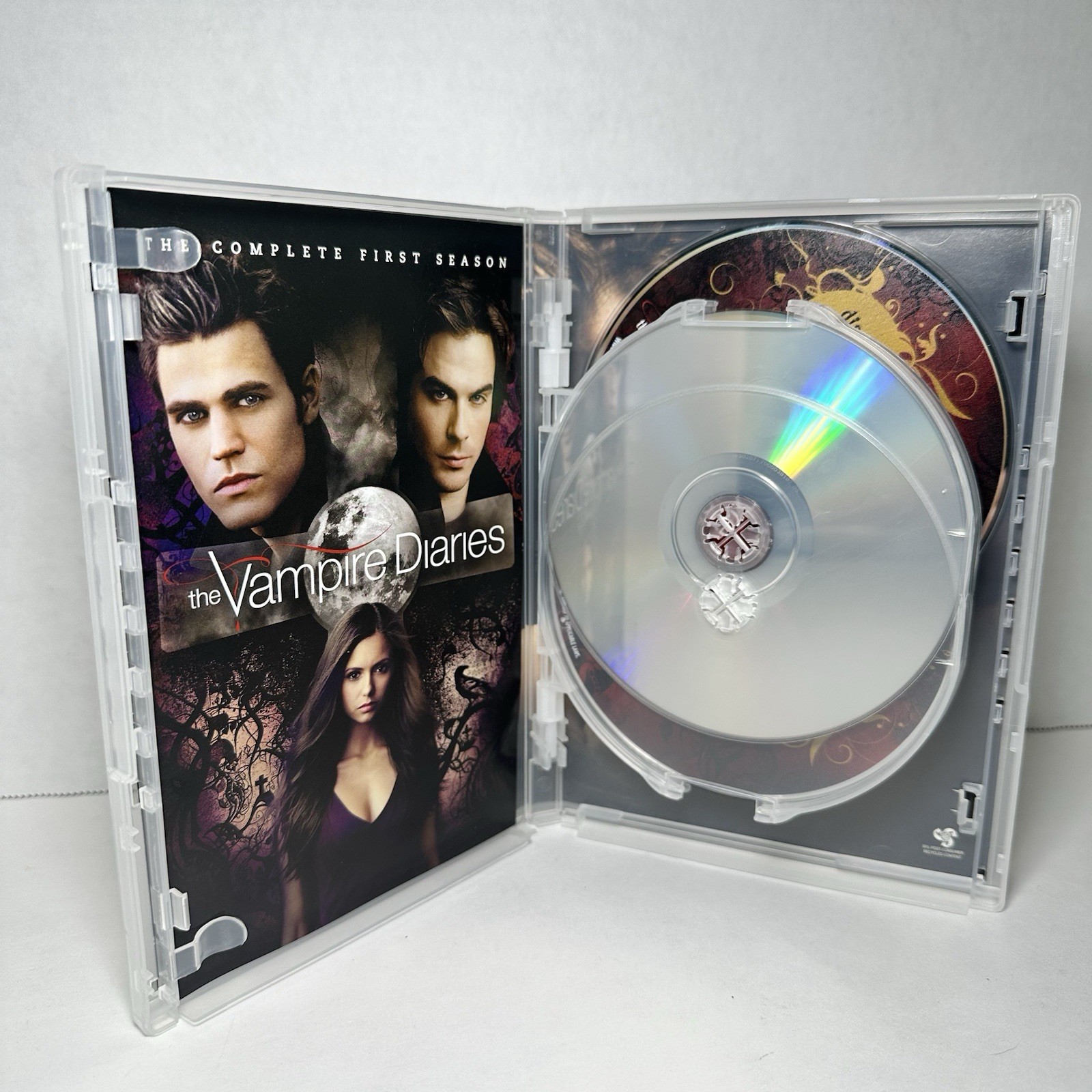 The Vampire Diaries: the Complete First Season DVD 5 Disc Set – READ-